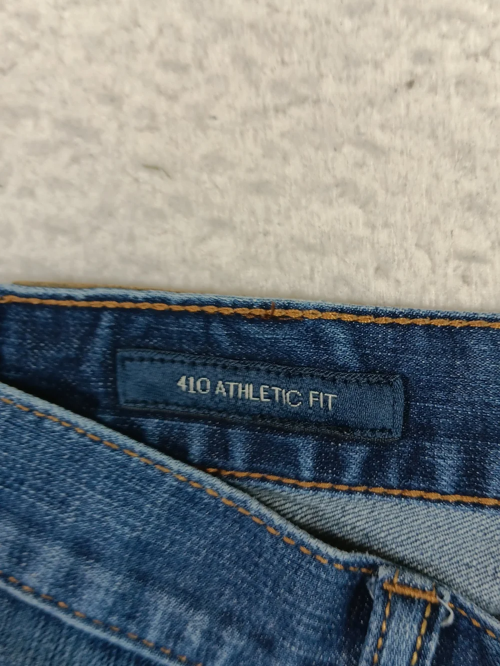Lucky Brand Jeans Mens 34x34 Blue Denim 410 Athletic Fit Stretch Whiskers